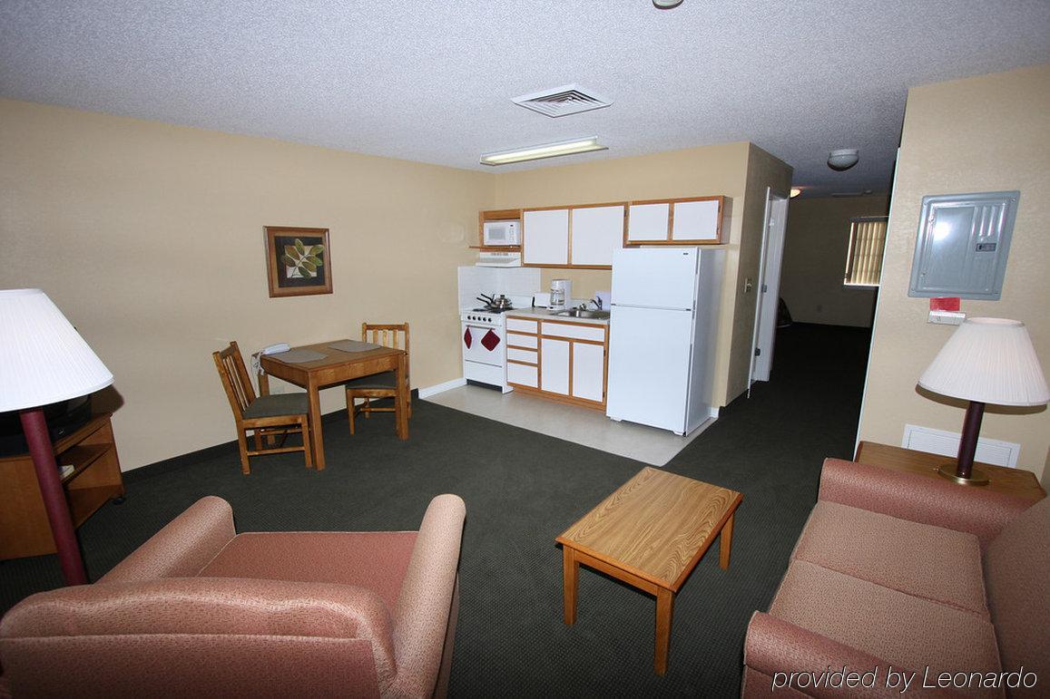 Affordable Suites Wilson Room photo